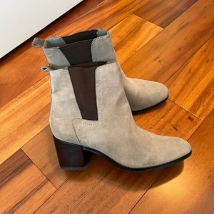 Pour la Victoria Grey Suede Booties